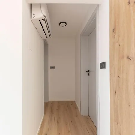 Yellow And 아파트 *