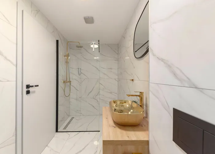 아파트 Yellow And *